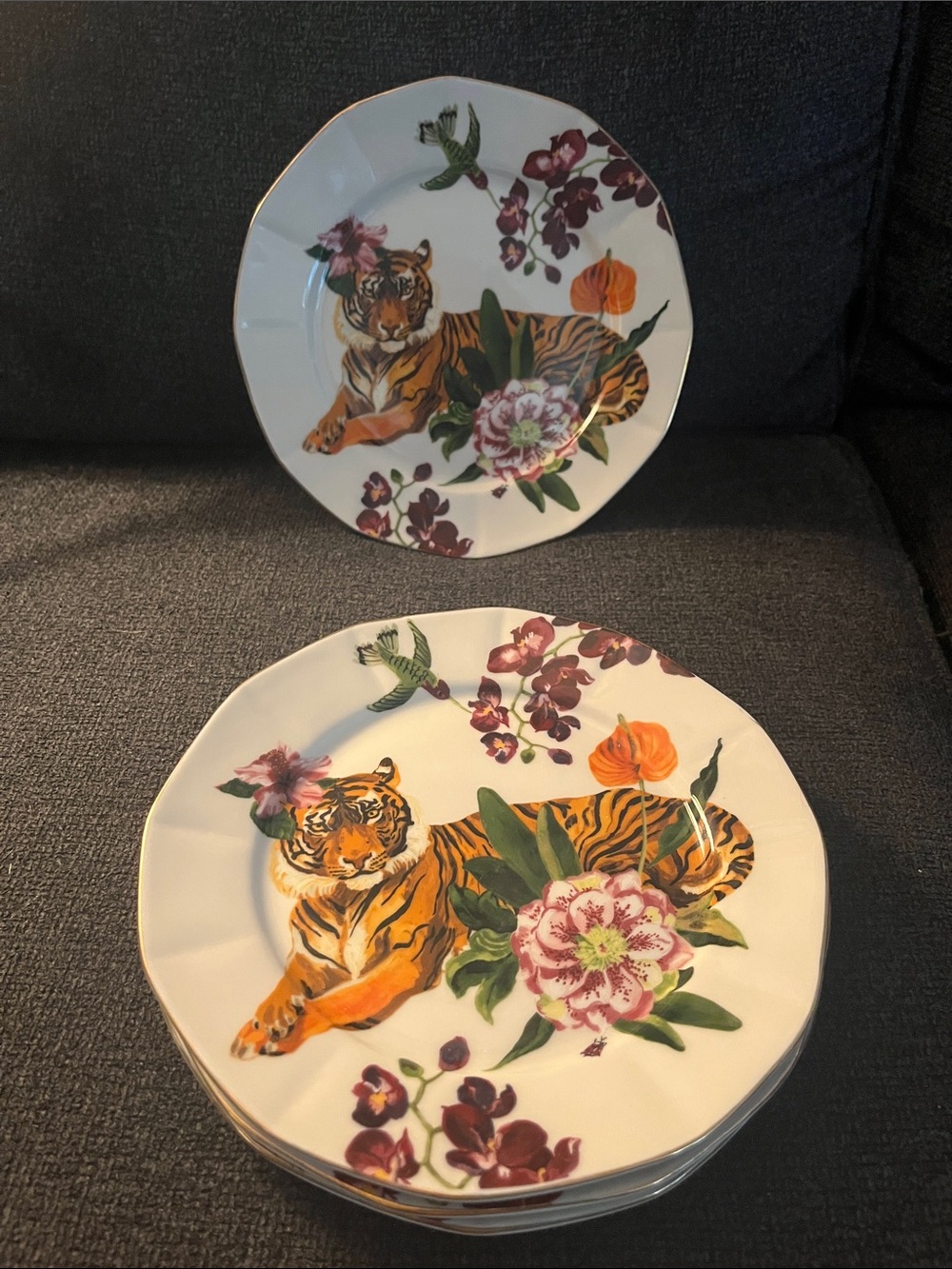 Anthropologie Tiger Floral salad dessert Plates set of 4 in excellent condition!
